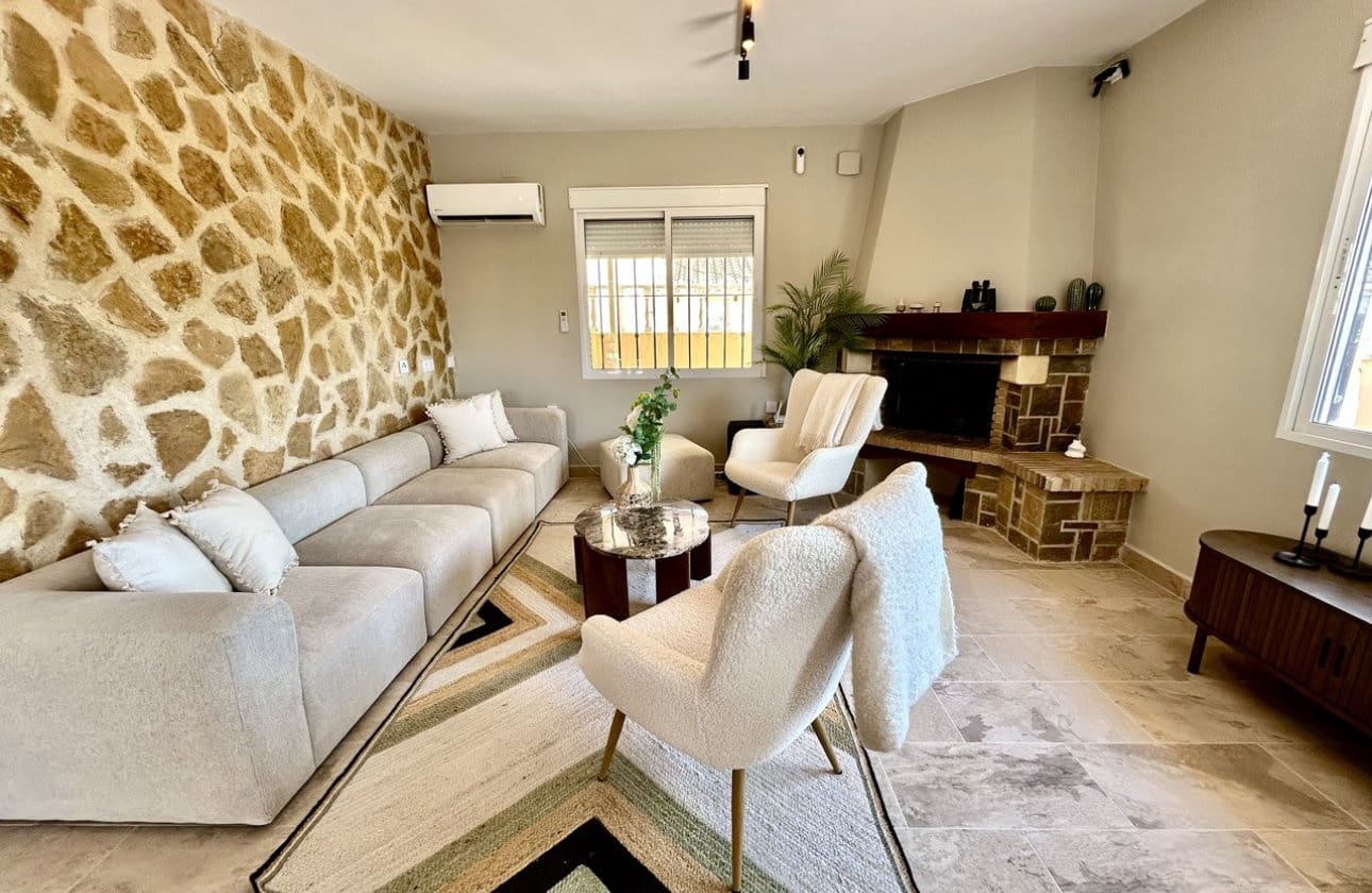 5 slaapkamer Villa te koop in La Zenia met zwembad - € 840.000 (Ref: 9948363)