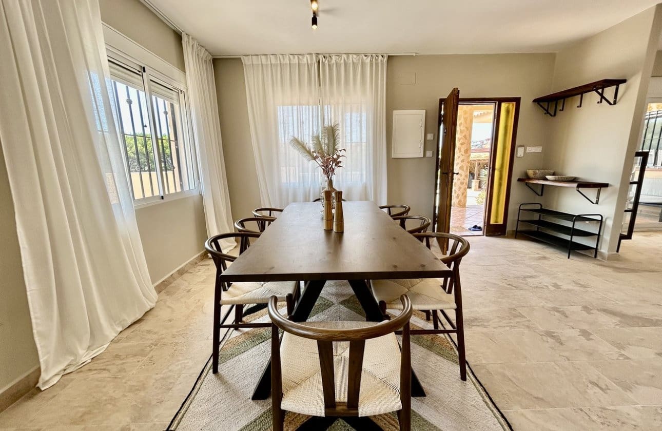5 slaapkamer Villa te koop in La Zenia met zwembad - € 840.000 (Ref: 9948363)