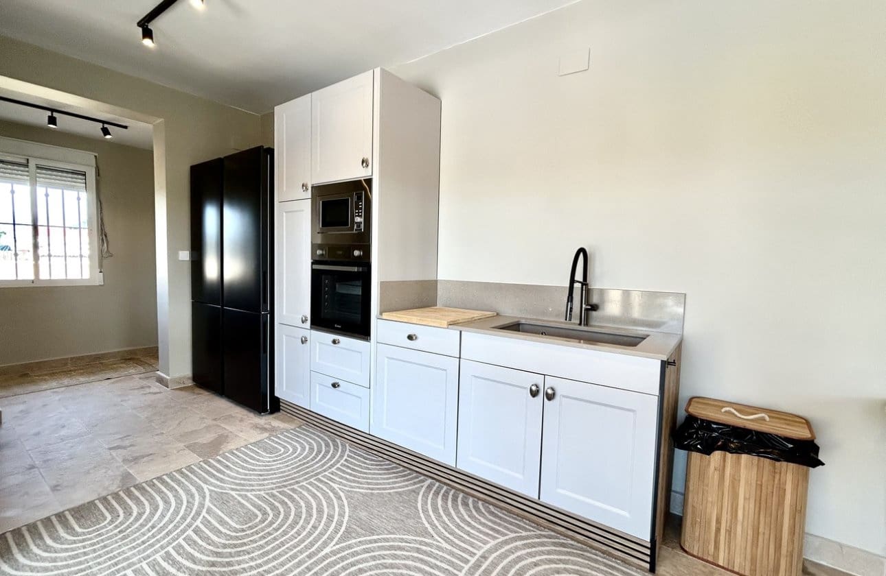 5 slaapkamer Villa te koop in La Zenia met zwembad - € 840.000 (Ref: 9948363)