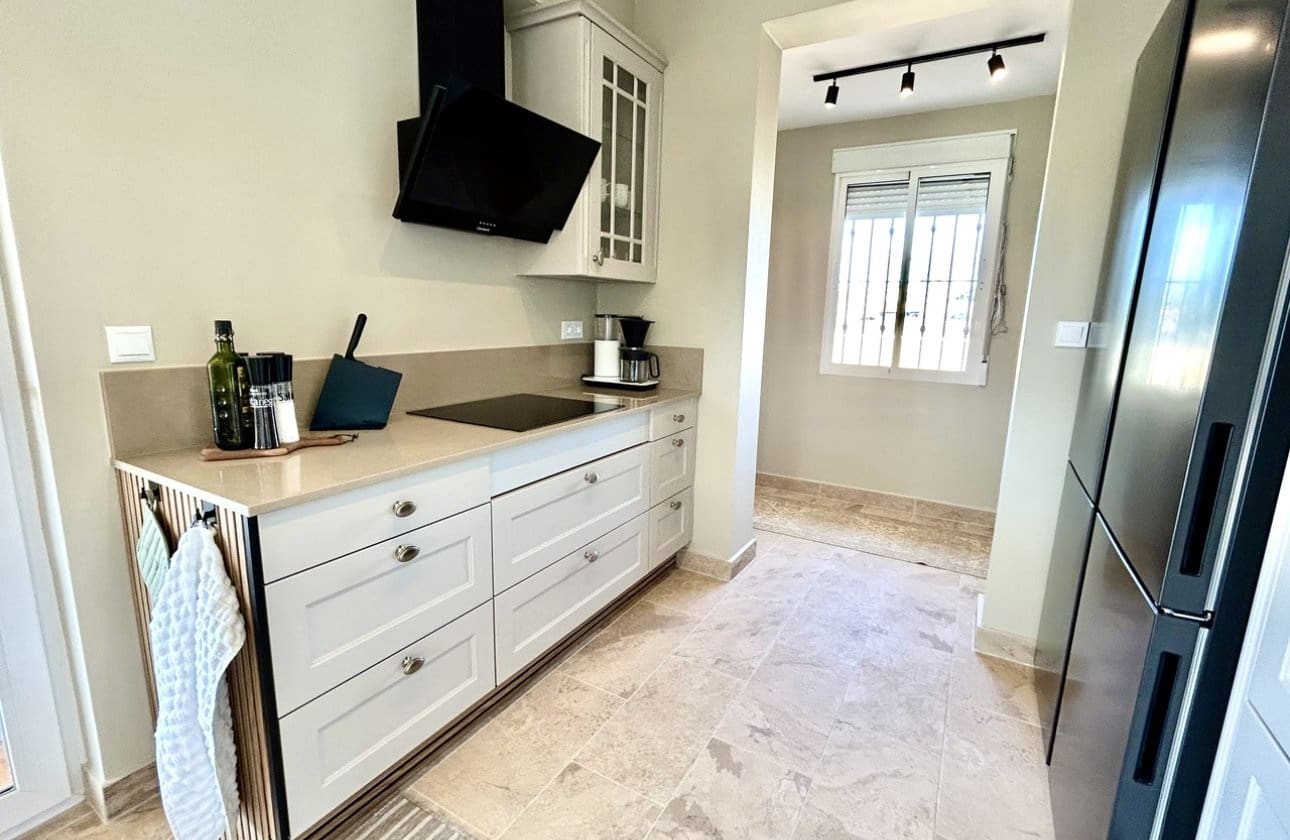 5 slaapkamer Villa te koop in La Zenia met zwembad - € 840.000 (Ref: 9948363)