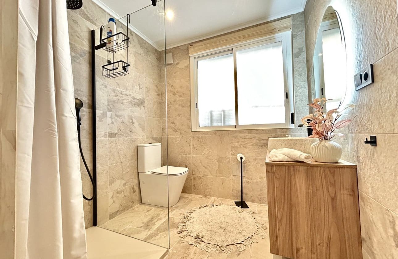 5 slaapkamer Villa te koop in La Zenia met zwembad - € 840.000 (Ref: 9948363)
