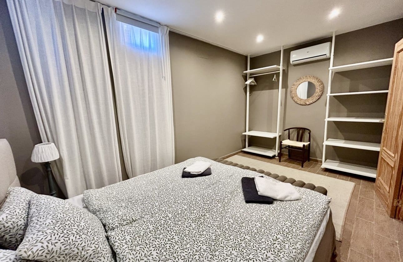5 slaapkamer Villa te koop in La Zenia met zwembad - € 840.000 (Ref: 9948363)