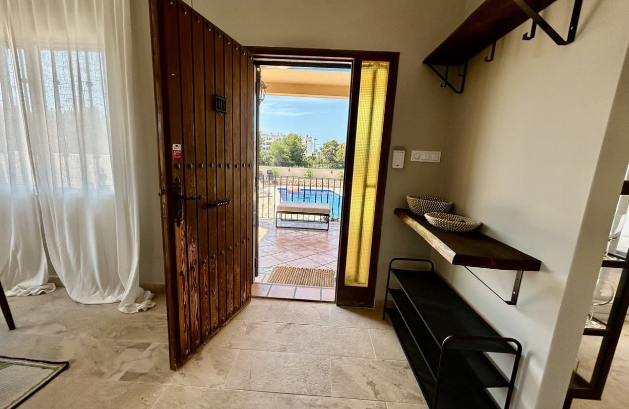 5 slaapkamer Villa te koop in La Zenia met zwembad - € 840.000 (Ref: 9948363)