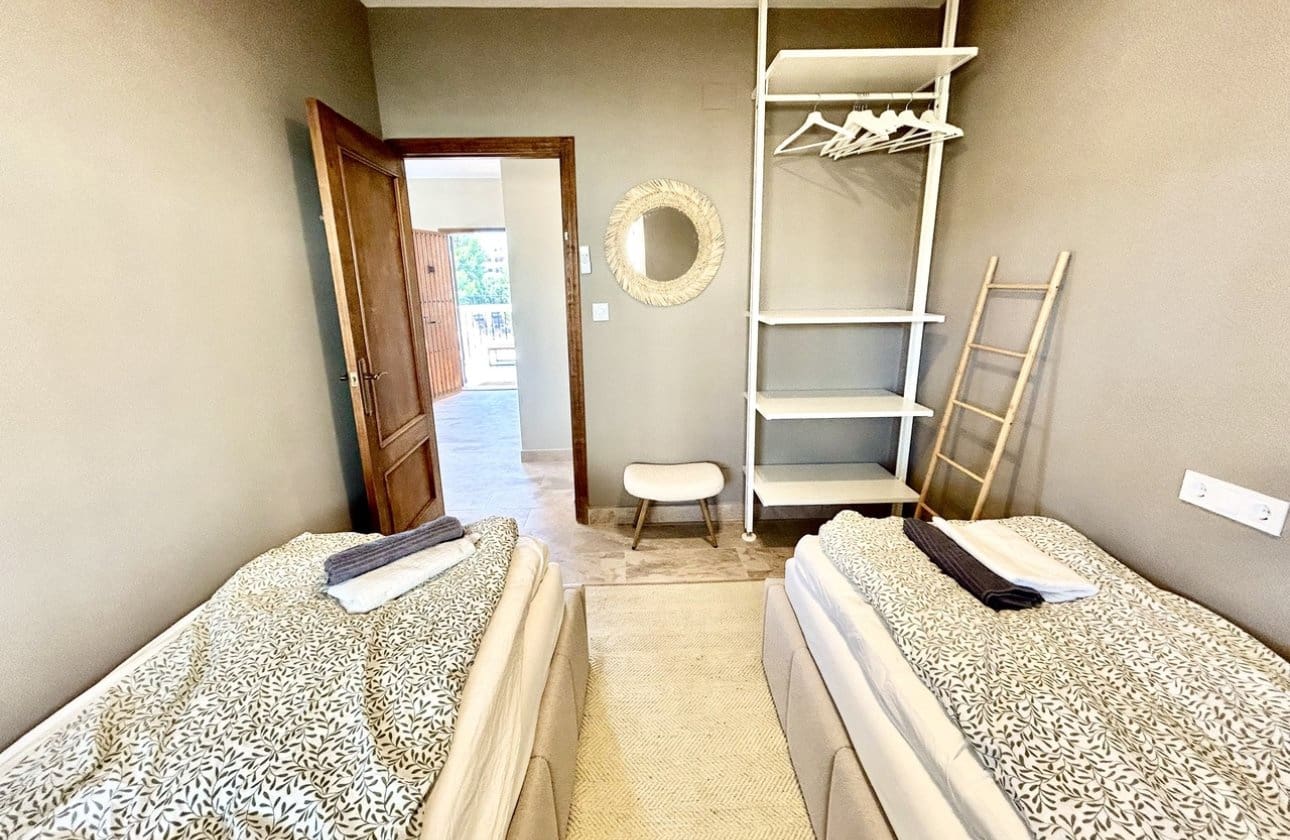 5 slaapkamer Villa te koop in La Zenia met zwembad - € 840.000 (Ref: 9948363)