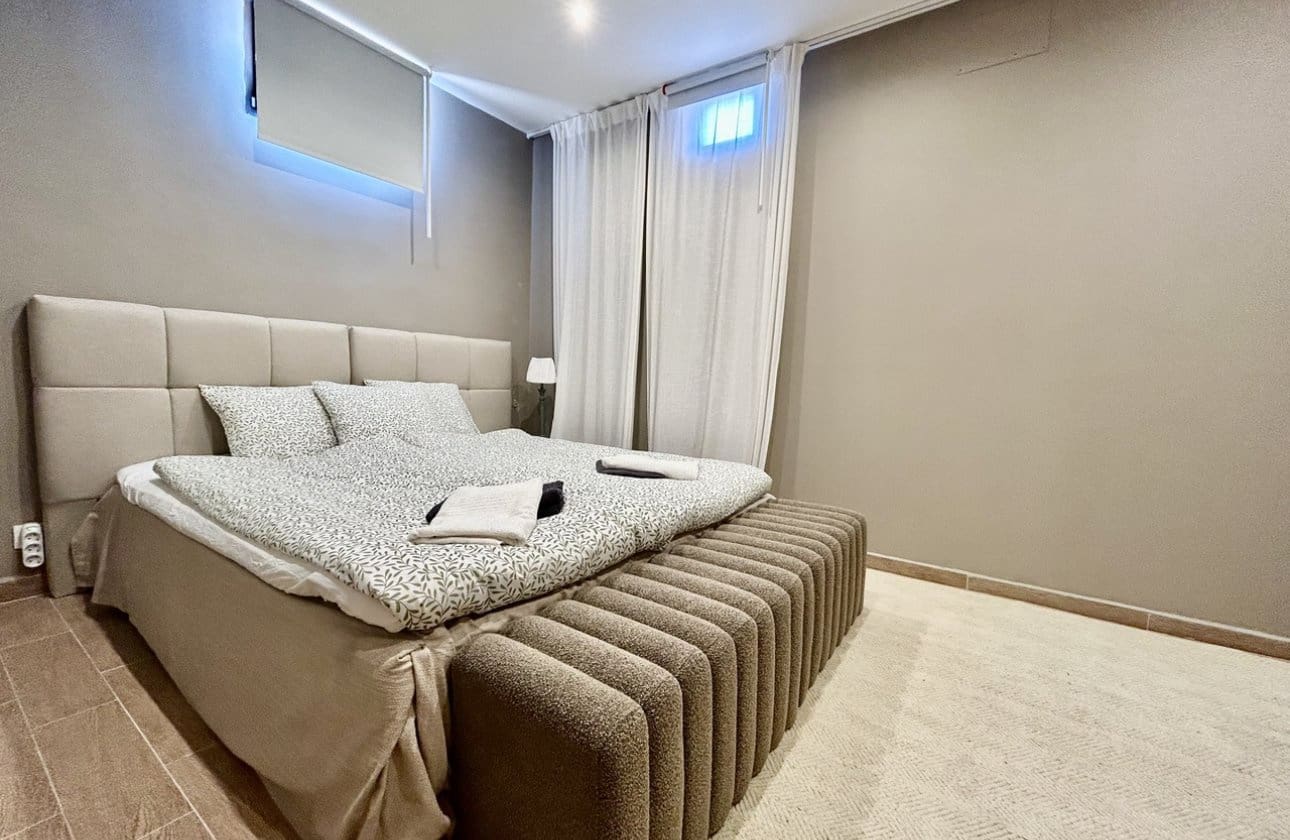 5 slaapkamer Villa te koop in La Zenia met zwembad - € 840.000 (Ref: 9948363)