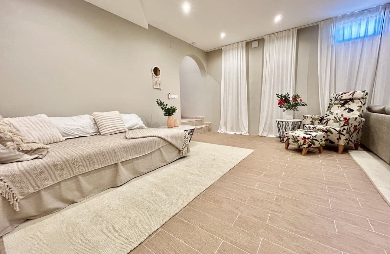 5 slaapkamer Villa te koop in La Zenia met zwembad - € 840.000 (Ref: 9948363)