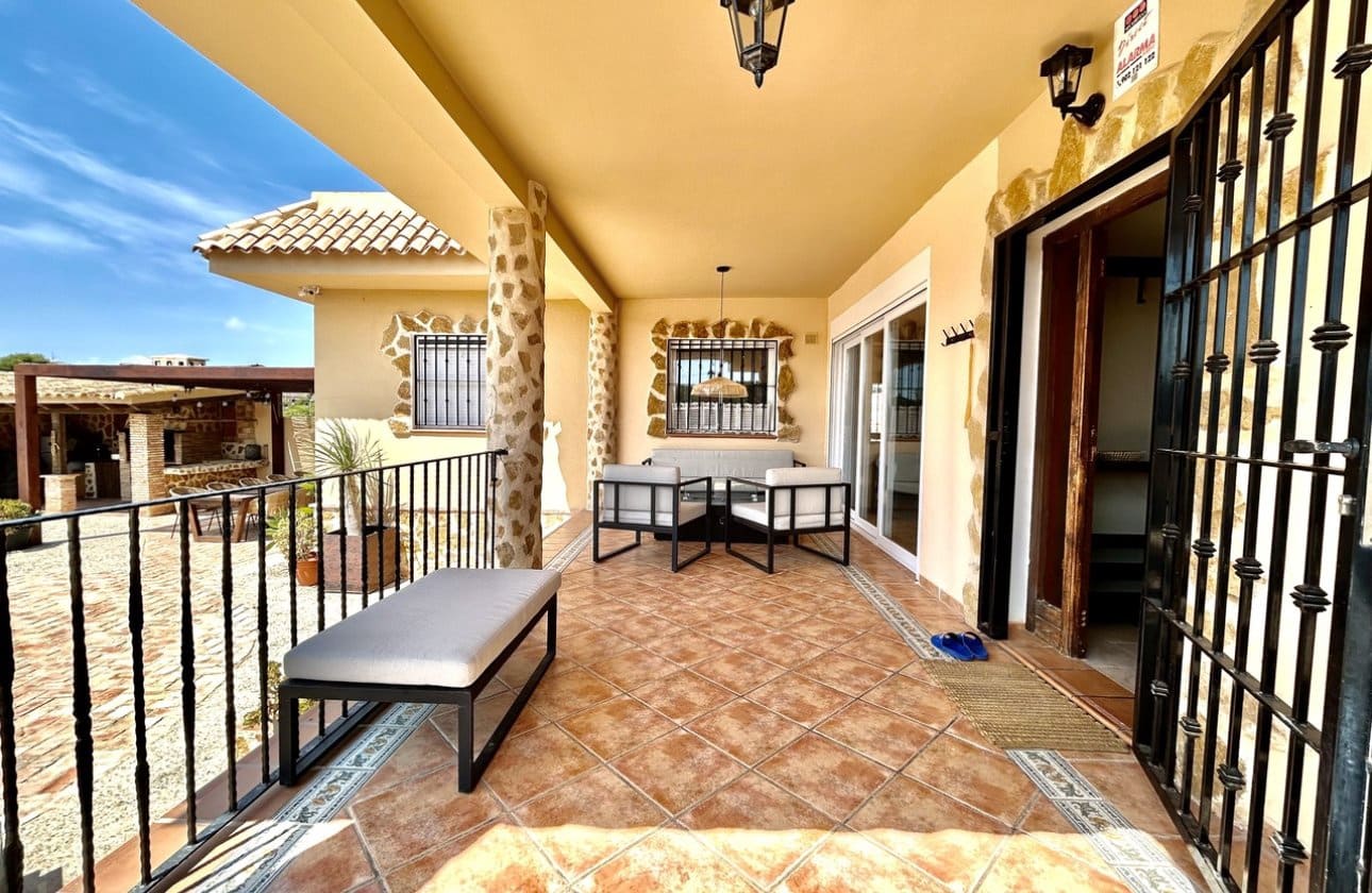 5 slaapkamer Villa te koop in La Zenia met zwembad - € 840.000 (Ref: 9948363)