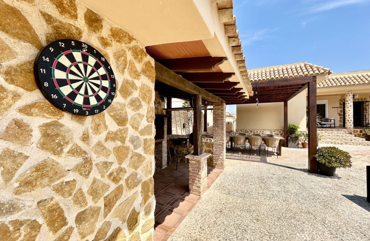 5 slaapkamer Villa te koop in La Zenia met zwembad - € 840.000 (Ref: 9948363)