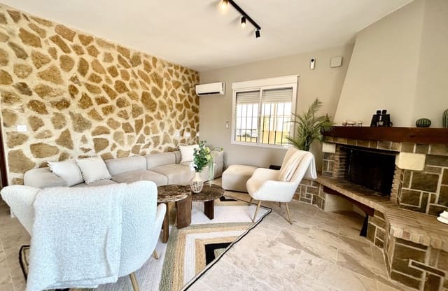 Chalet de 5 habitaciones en La Zenia, Orihuela en venta con piscina - 840.000 € (Ref: 9948363)