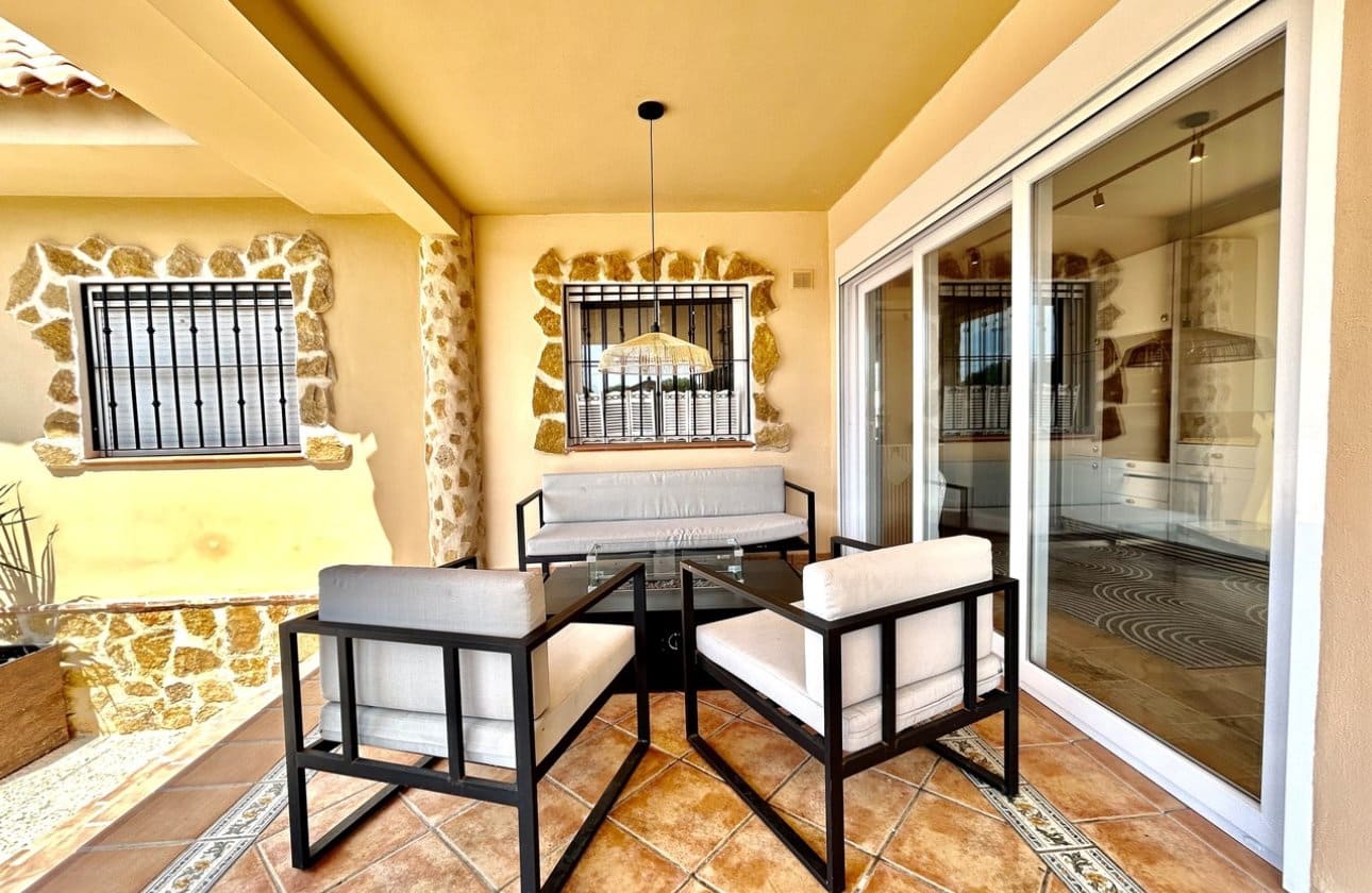 5 slaapkamer Villa te koop in La Zenia met zwembad - € 840.000 (Ref: 9948363)