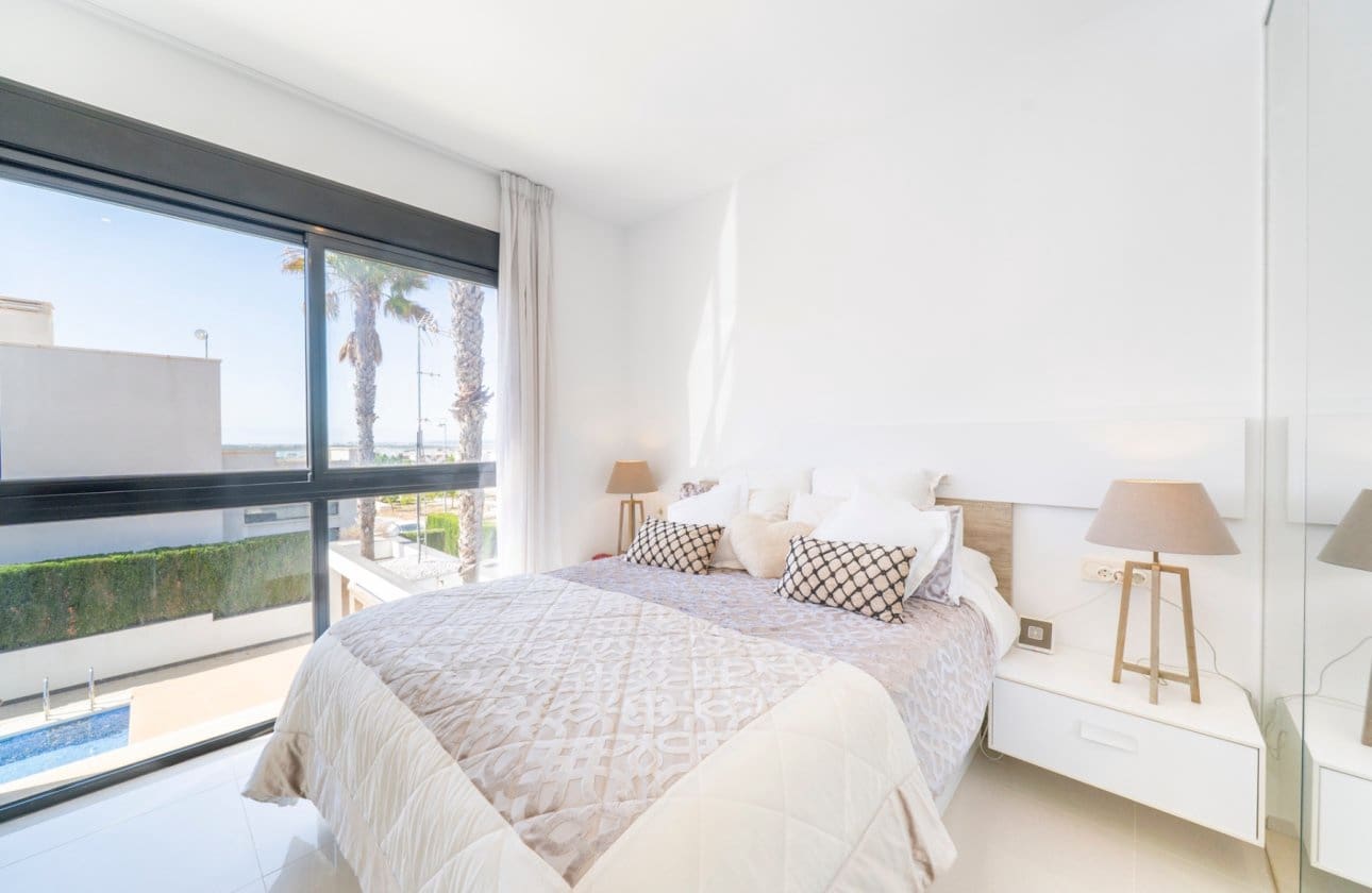 3 slaapkamer Villa te koop in Ciudad Quesada met zwembad - € 399.000 (Ref: 9948365)