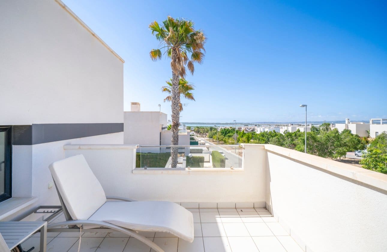 3 slaapkamer Villa te koop in Ciudad Quesada met zwembad - € 399.000 (Ref: 9948365)