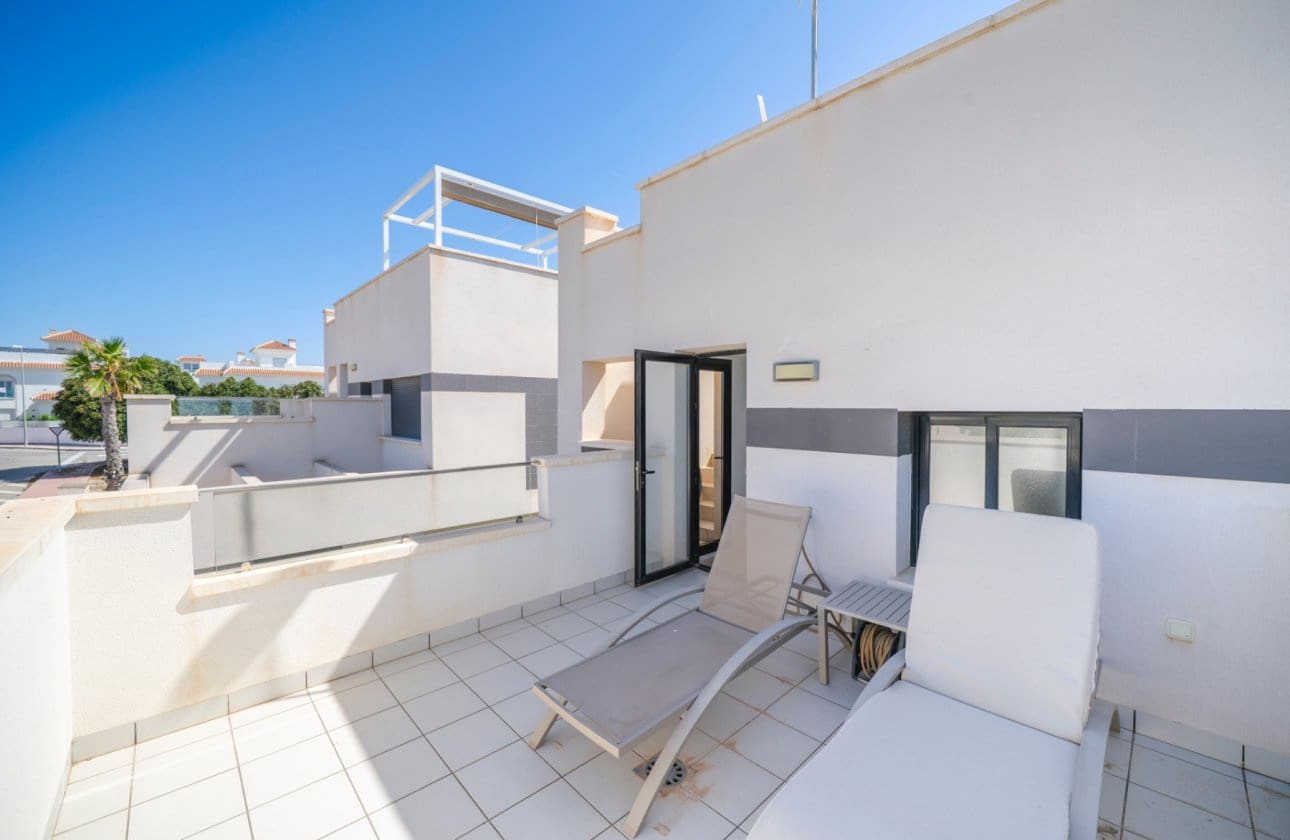 3 slaapkamer Villa te koop in Ciudad Quesada met zwembad - € 399.000 (Ref: 9948365)