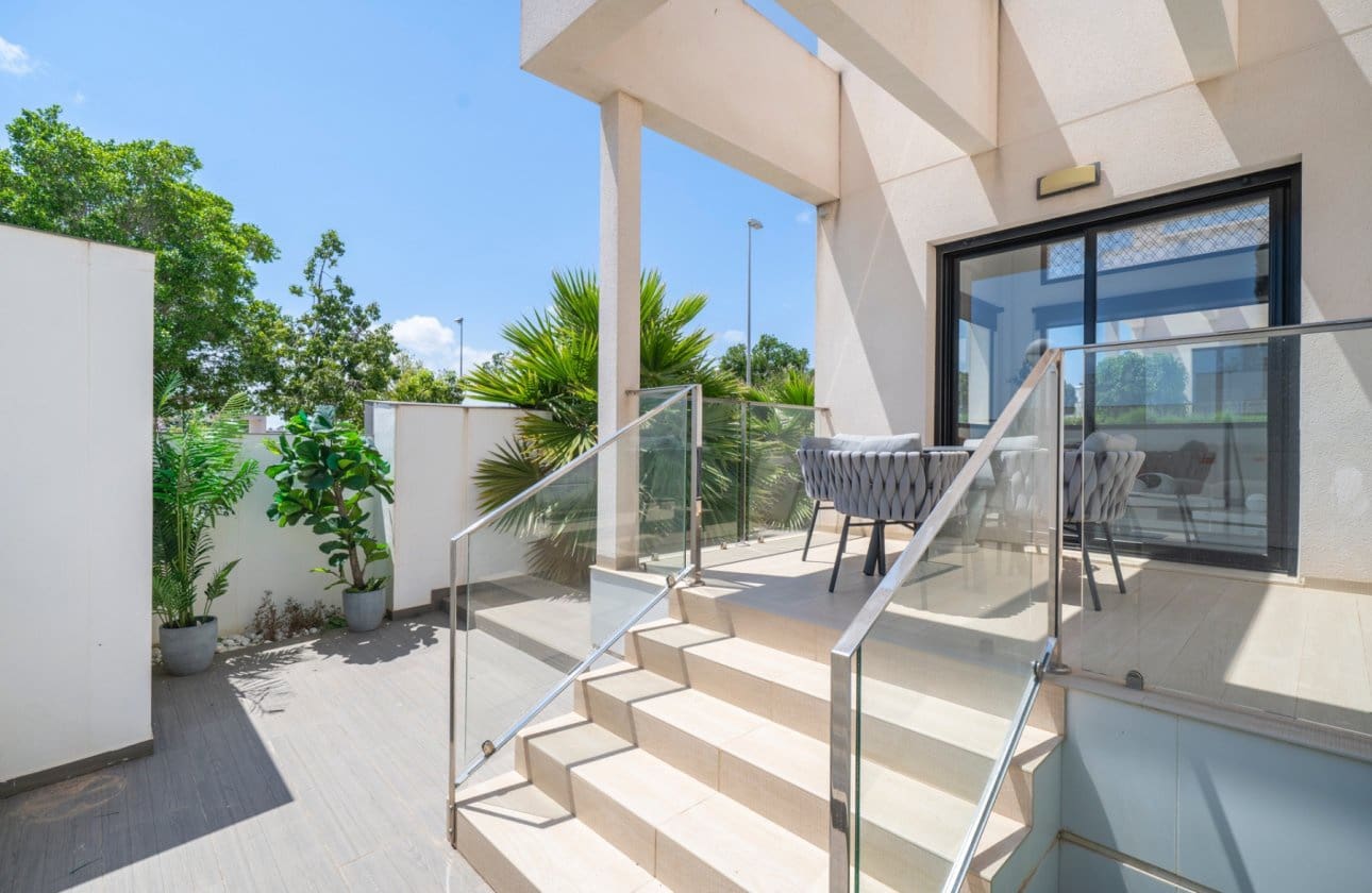 3 slaapkamer Villa te koop in Ciudad Quesada met zwembad - € 399.000 (Ref: 9948365)