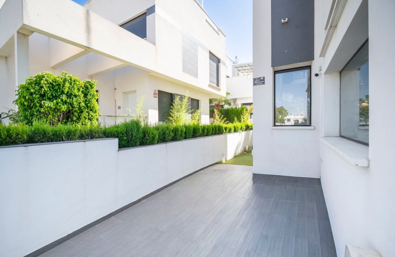 3 slaapkamer Villa te koop in Ciudad Quesada met zwembad - € 399.000 (Ref: 9948365)