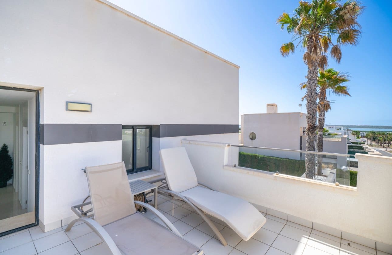 3 slaapkamer Villa te koop in Ciudad Quesada met zwembad - € 399.000 (Ref: 9948365)
