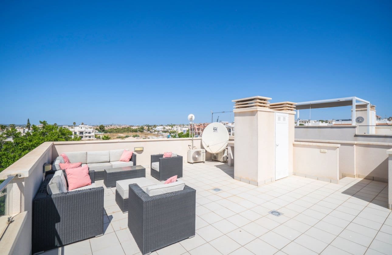 3 slaapkamer Villa te koop in Ciudad Quesada met zwembad - € 399.000 (Ref: 9948365)