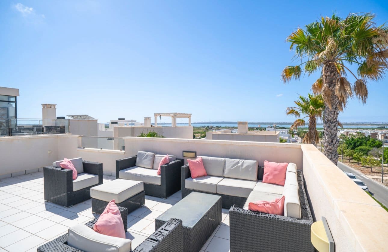 3 slaapkamer Villa te koop in Ciudad Quesada met zwembad - € 399.000 (Ref: 9948365)