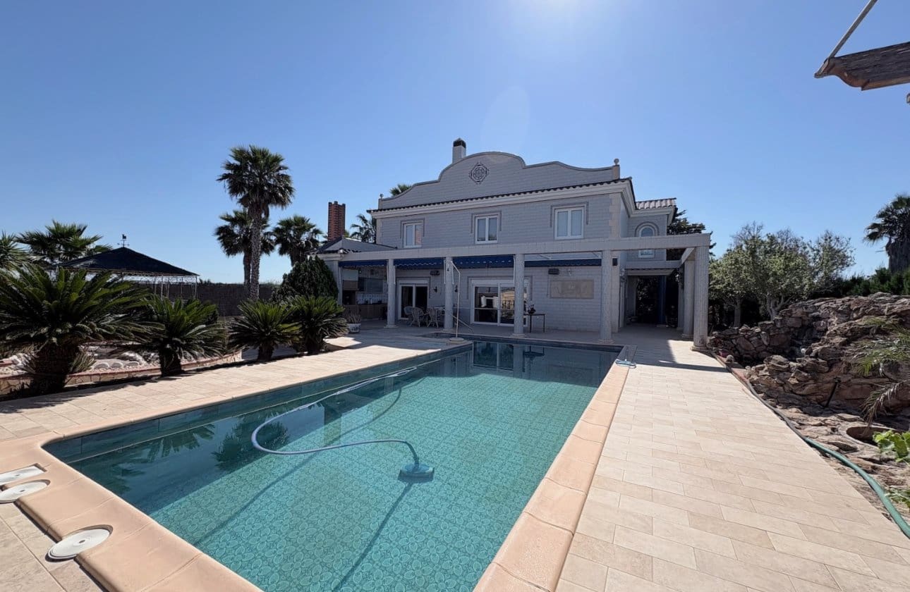 6 soveværelse Villa til salg i San Fulgencio med swimmingpool - € 699.000 (Ref: 9948366)