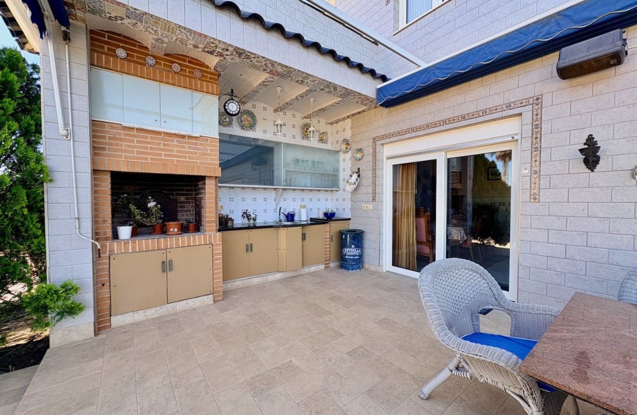 6 soveværelse Villa til salg i San Fulgencio med swimmingpool - € 699.000 (Ref: 9948366)