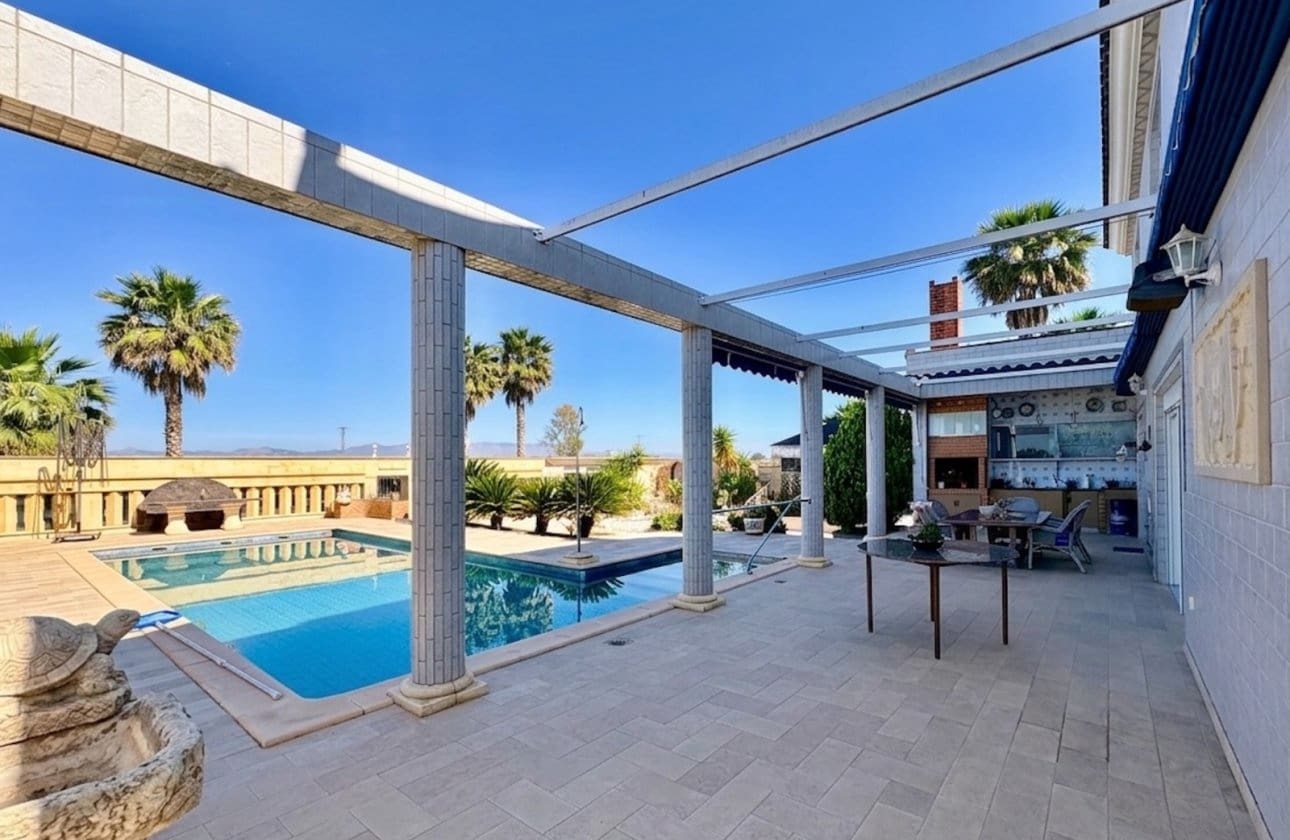 6 soveværelse Villa til salg i San Fulgencio med swimmingpool - € 699.000 (Ref: 9948366)