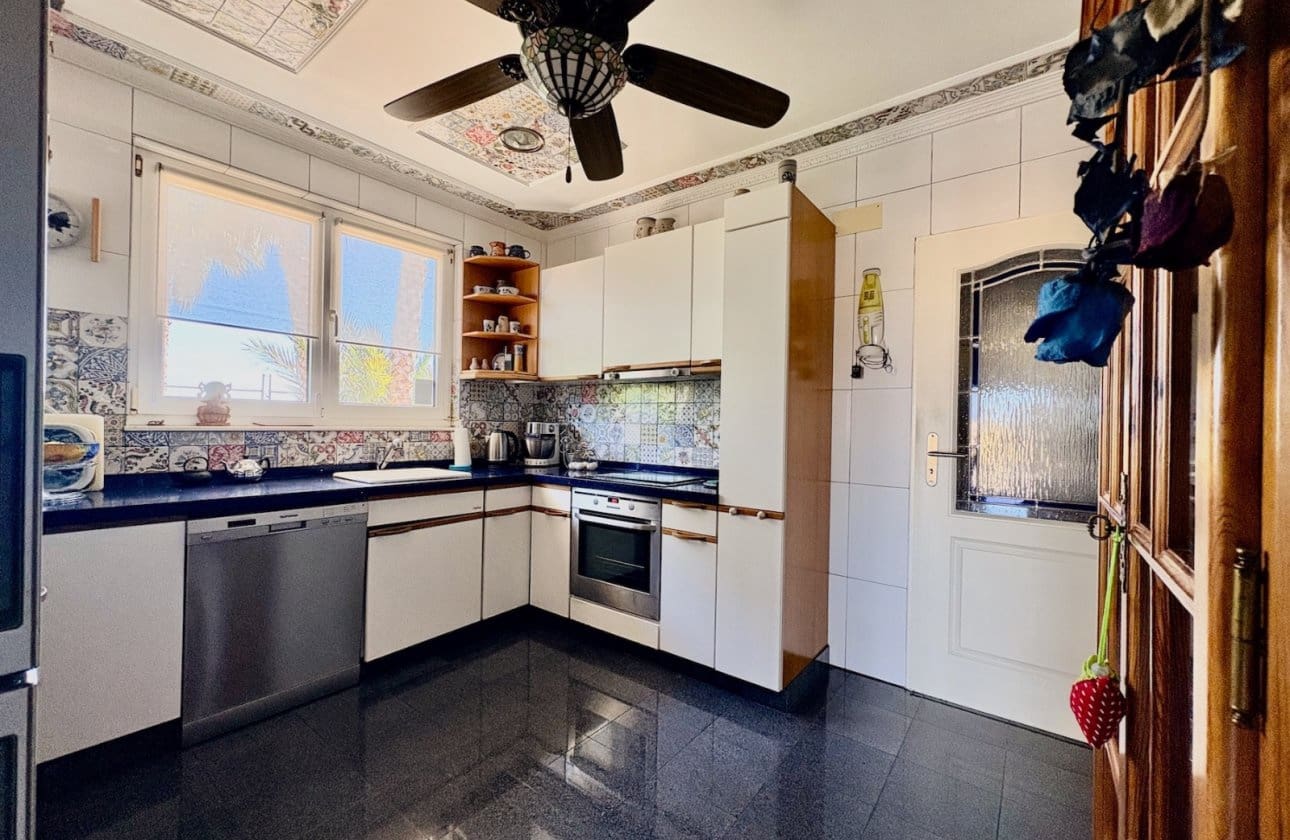 6 soveværelse Villa til salg i San Fulgencio med swimmingpool - € 699.000 (Ref: 9948366)