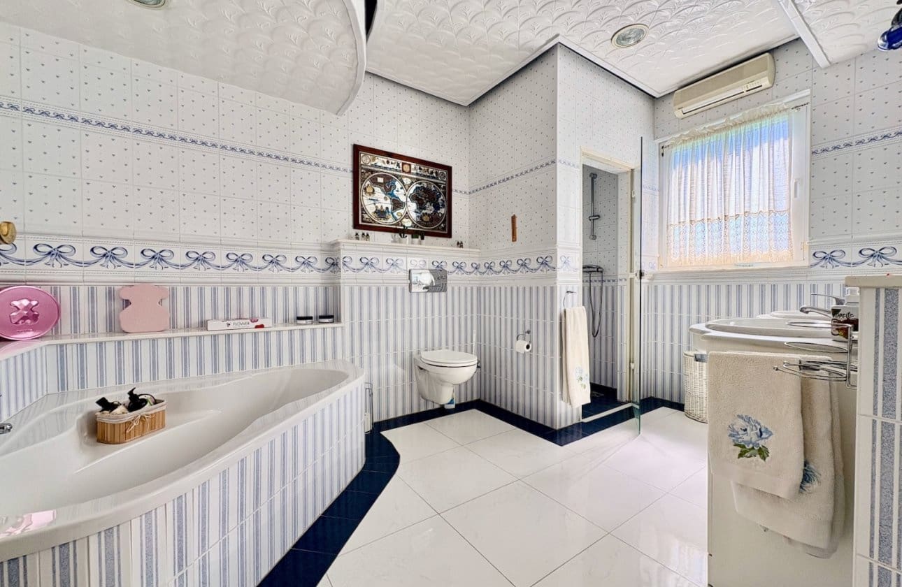 6 soveværelse Villa til salg i San Fulgencio med swimmingpool - € 699.000 (Ref: 9948366)