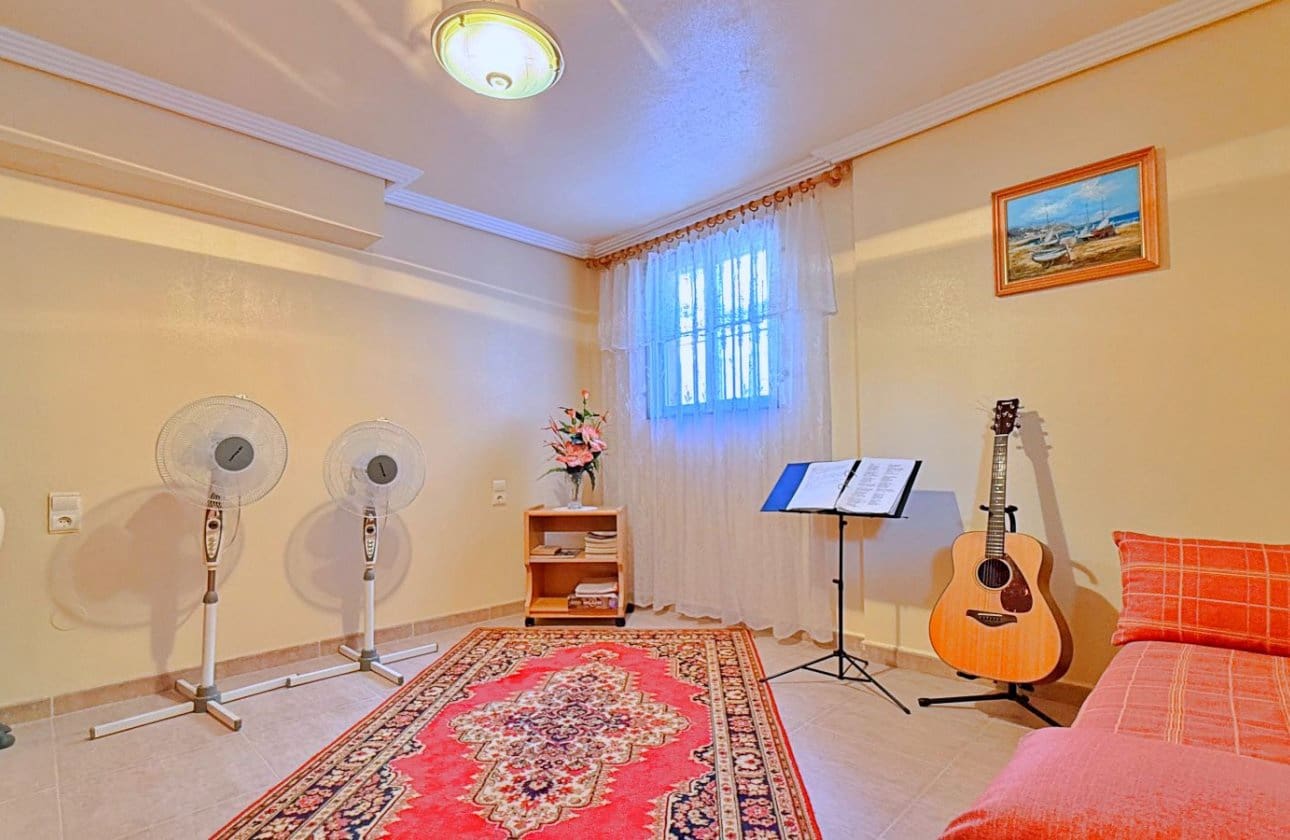 4 Zimmer Villa zu verkaufen in Orihuela Costa - 379.000 € (Ref: 9948371)