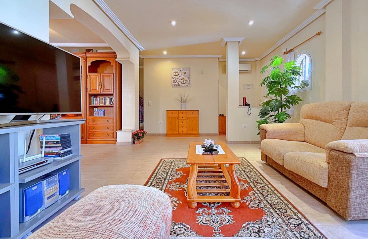 4 Zimmer Villa zu verkaufen in Orihuela Costa - 379.000 € (Ref: 9948371)