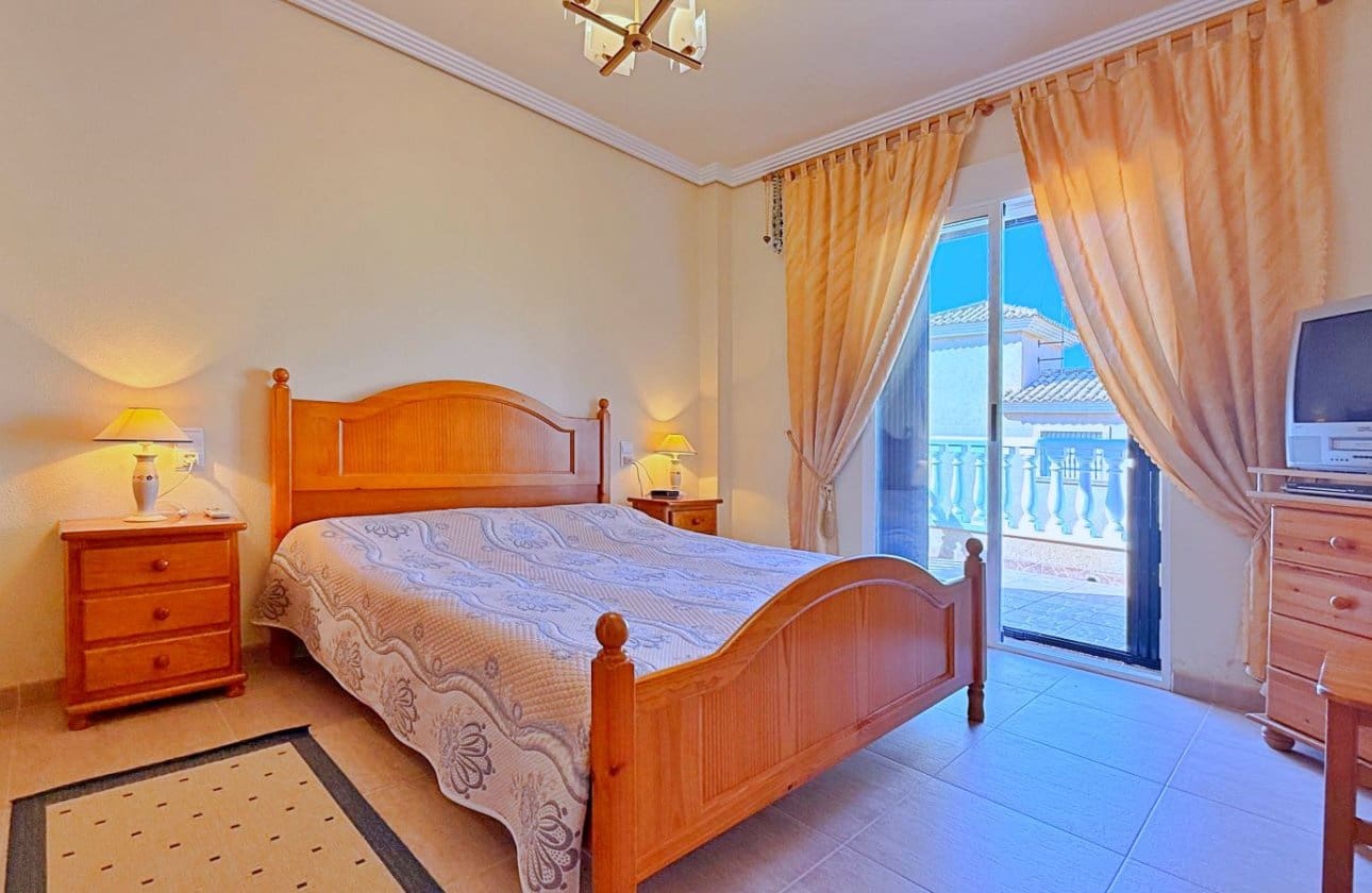 4 Zimmer Villa zu verkaufen in Orihuela Costa - 379.000 € (Ref: 9948371)