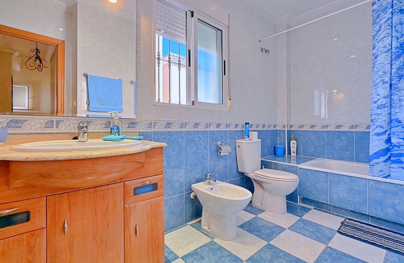 4 Zimmer Villa zu verkaufen in Orihuela Costa - 379.000 € (Ref: 9948371)
