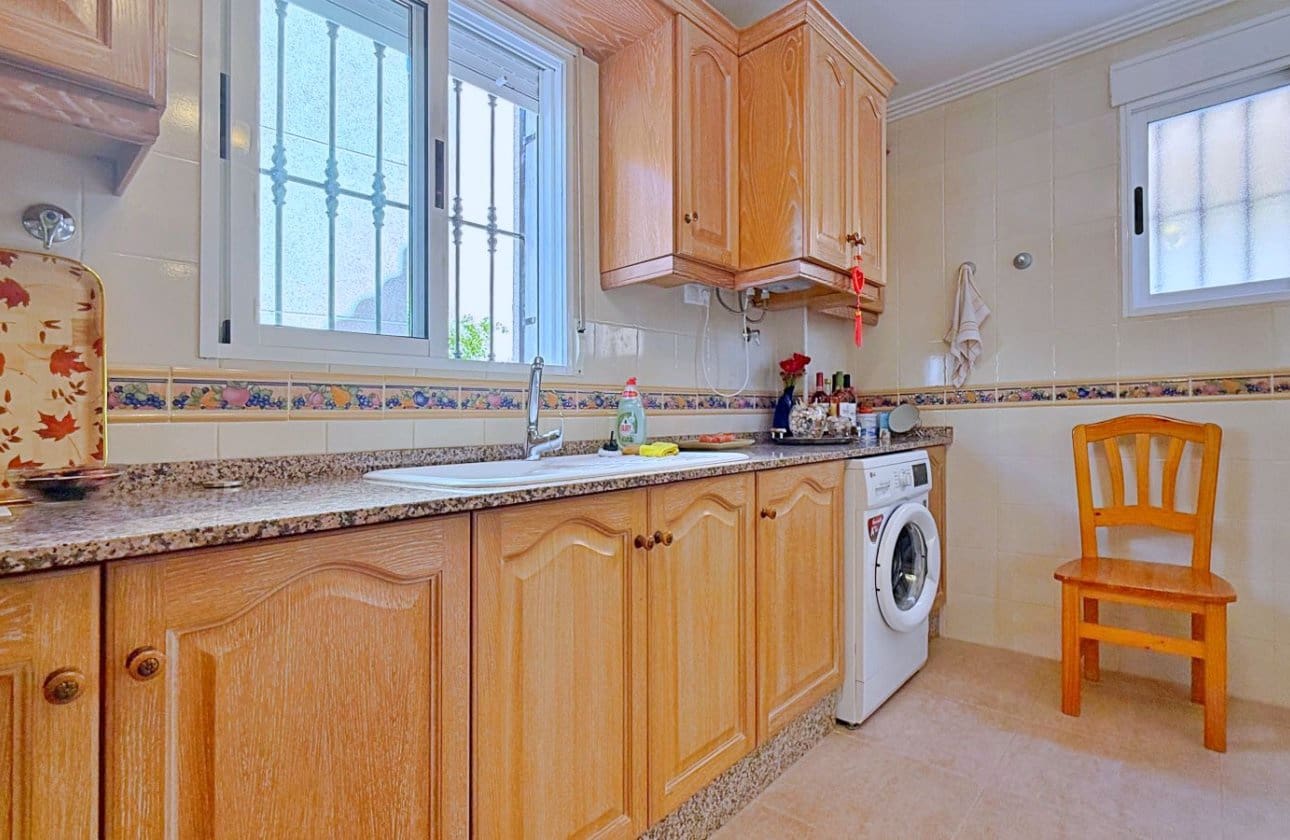 4 Zimmer Villa zu verkaufen in Orihuela Costa - 379.000 € (Ref: 9948371)