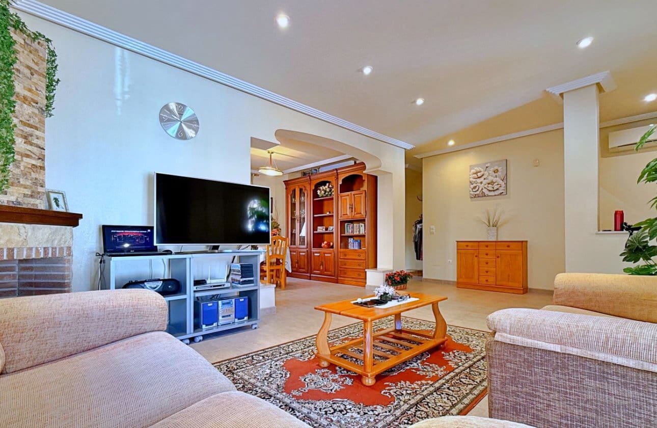 4 Zimmer Villa zu verkaufen in Orihuela Costa - 379.000 € (Ref: 9948371)