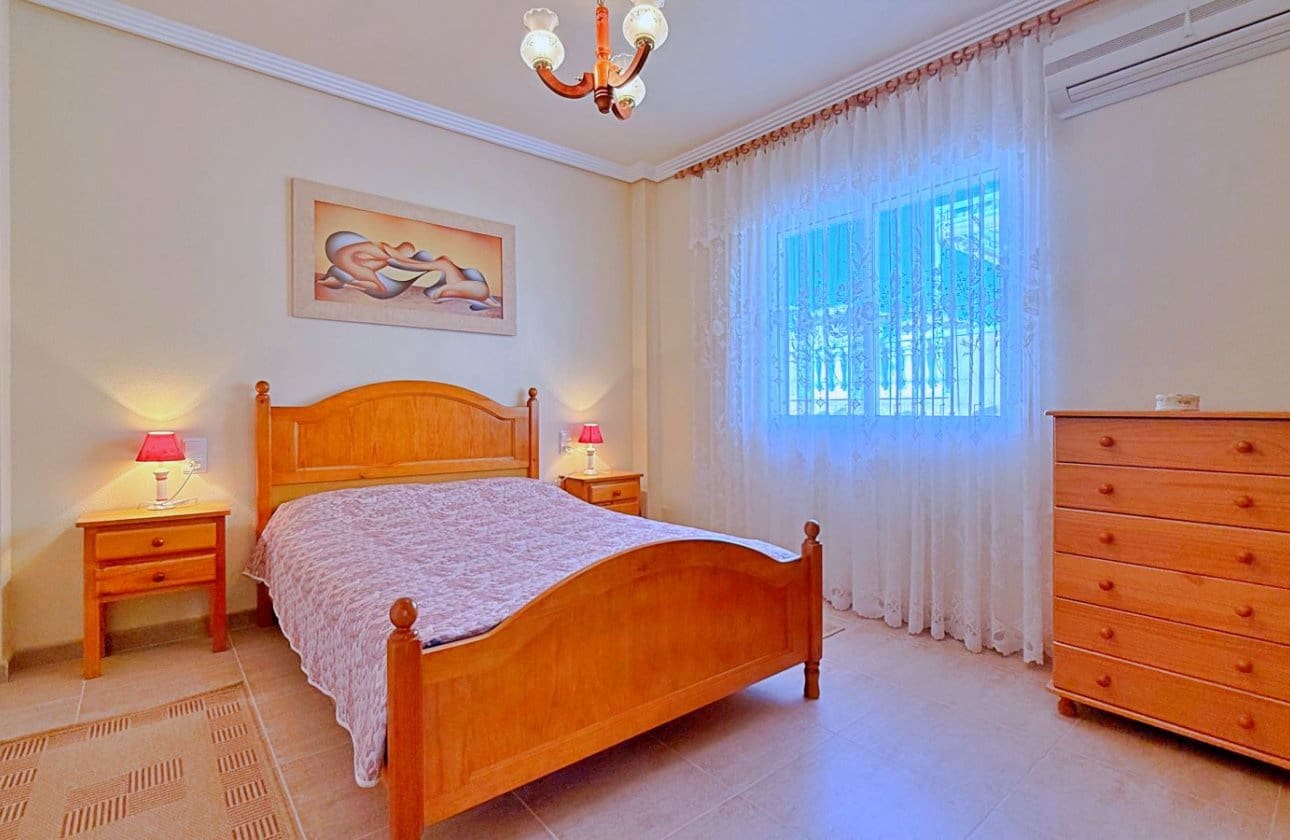 4 Zimmer Villa zu verkaufen in Orihuela Costa - 379.000 € (Ref: 9948371)