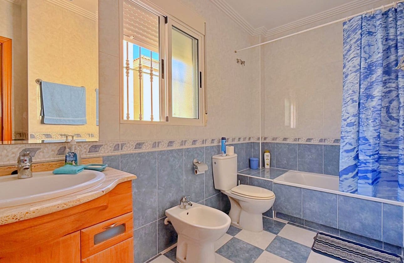4 Zimmer Villa zu verkaufen in Orihuela Costa - 379.000 € (Ref: 9948371)