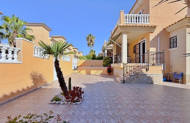 4 Zimmer Villa zu verkaufen in Los Balcones - Los Altos, Orihuela - 379.000 € (Ref: 9948371)
