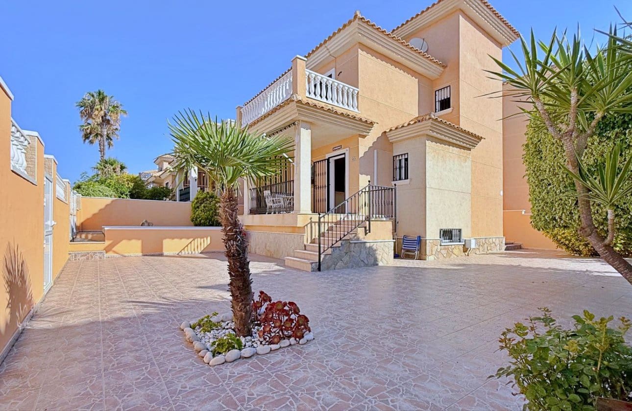 4 Zimmer Villa zu verkaufen in Orihuela Costa - 379.000 € (Ref: 9948371)