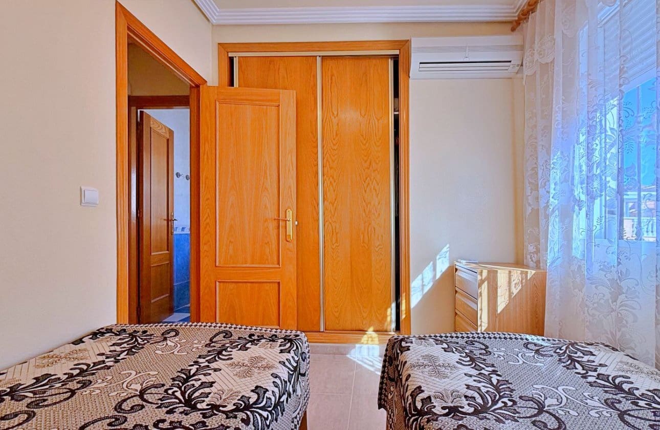 4 Zimmer Villa zu verkaufen in Orihuela Costa - 379.000 € (Ref: 9948371)