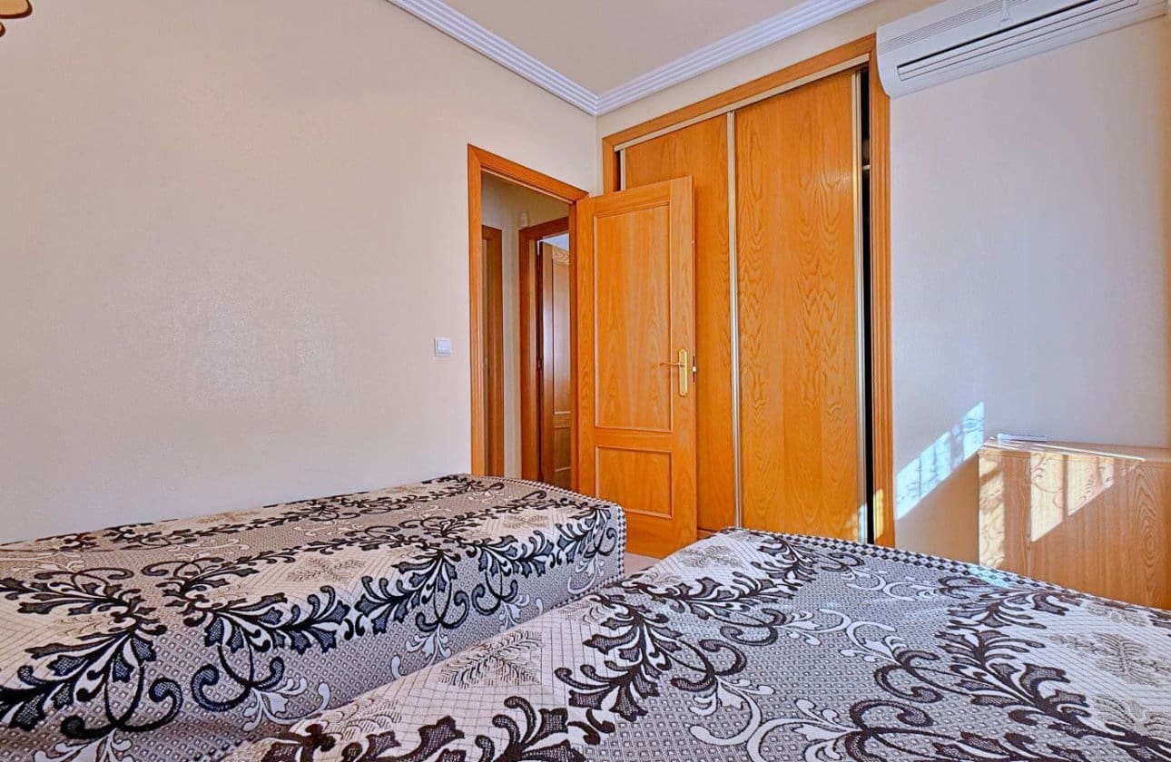4 Zimmer Villa zu verkaufen in Orihuela Costa - 379.000 € (Ref: 9948371)