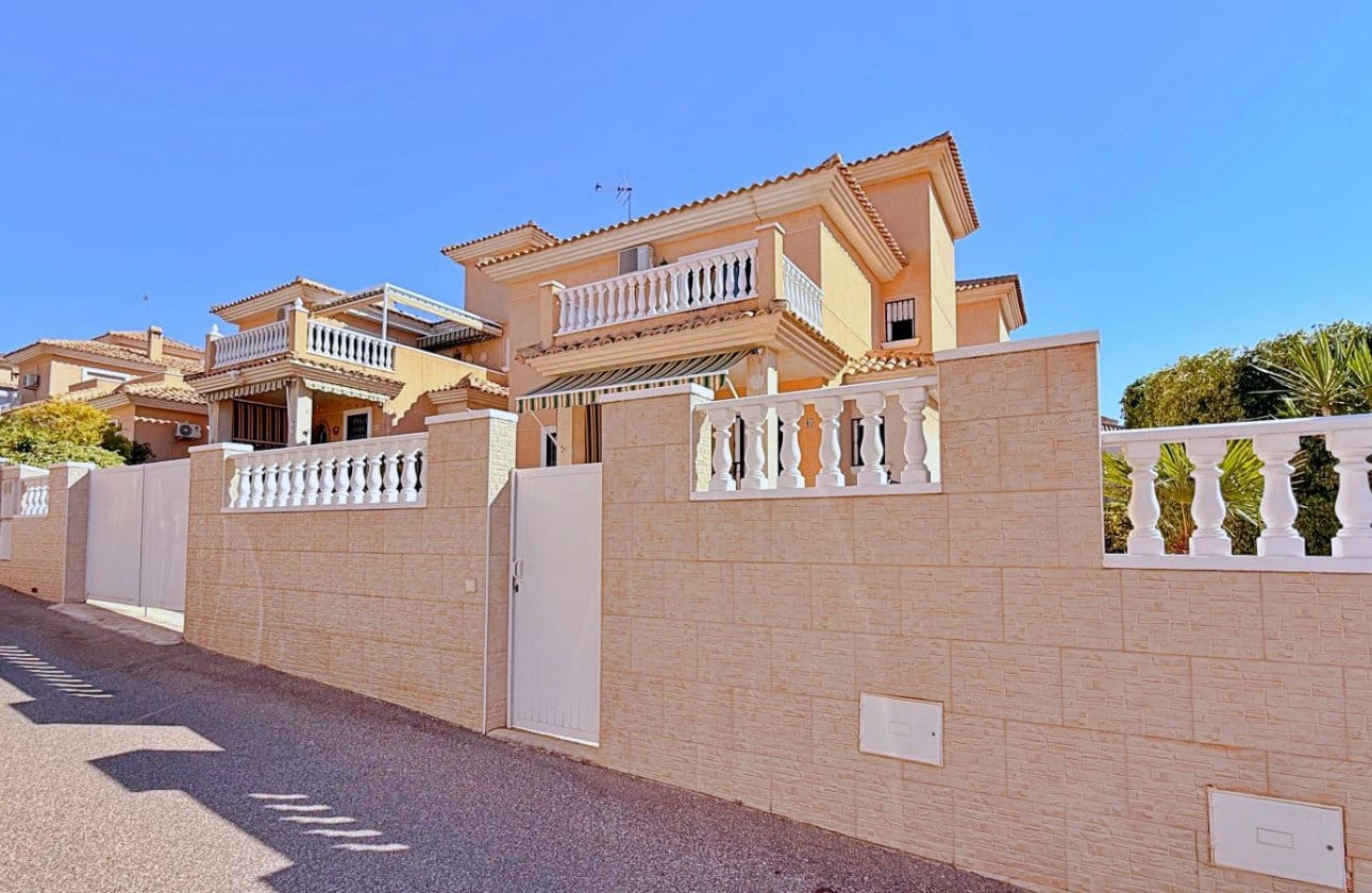 4 Zimmer Villa zu verkaufen in Orihuela Costa - 379.000 € (Ref: 9948371)