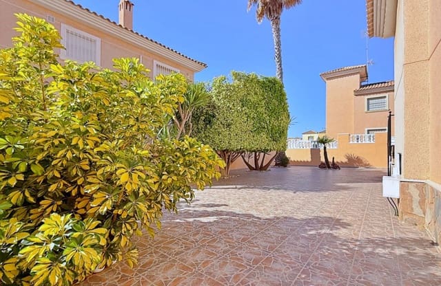 4 Zimmer Villa zu verkaufen in Los Balcones - Los Altos, Orihuela - 379.000 € (Ref: 9948371)