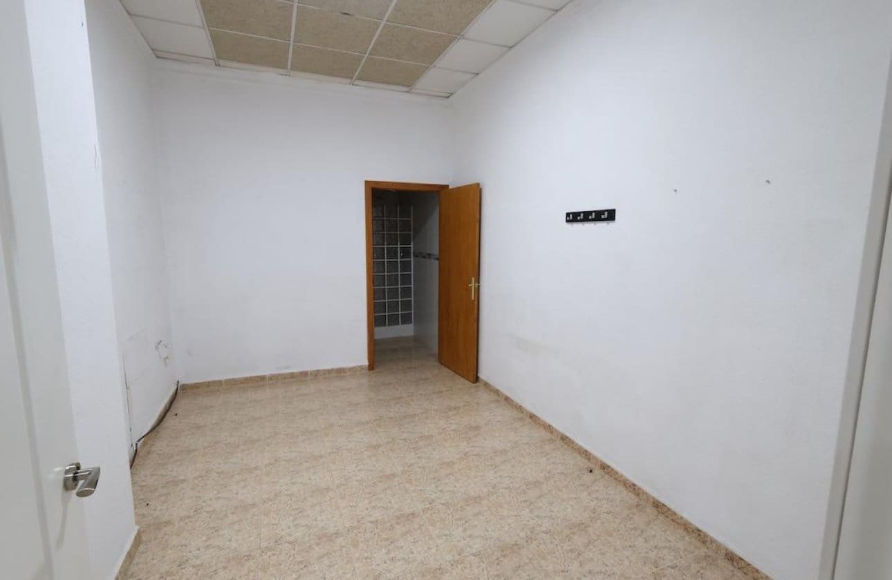 1 Zimmer Gewerbe zu verkaufen in Torrevieja - 125.000 € (Ref: 9948372)