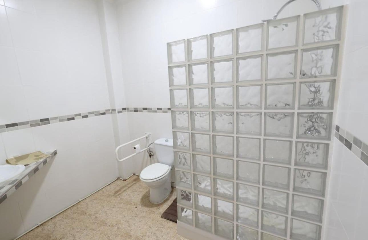 1 Zimmer Gewerbe zu verkaufen in Torrevieja - 125.000 € (Ref: 9948372)