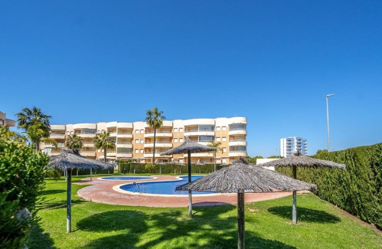 2 slaapkamer Appartement te koop in Dehesa de Campoamor met zwembad - € 205.000 (Ref: 9948373)