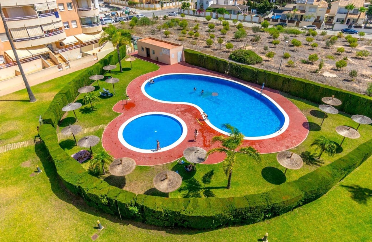2 slaapkamer Appartement te koop in Dehesa de Campoamor met zwembad - € 205.000 (Ref: 9948373)