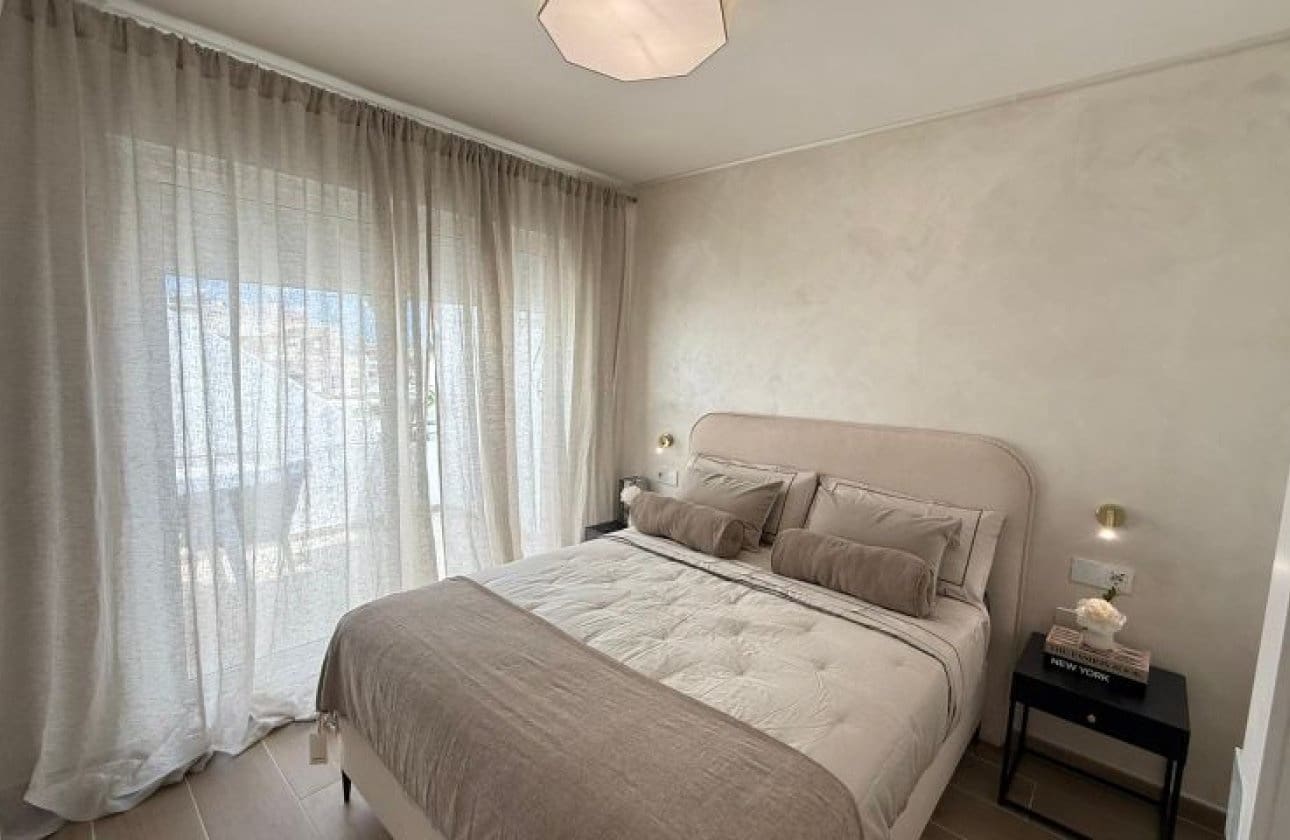 2 chambre Penthouse à vendre à Torrevieja - 159 995 € (Ref: 9948375)
