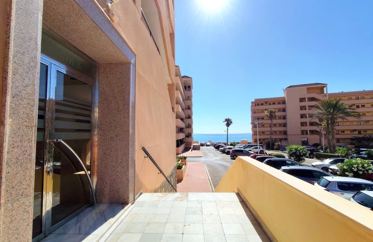 1 slaapkamer Strandappartement te koop in La Mata met zwembad - € 127.000 (Ref: 9948376)