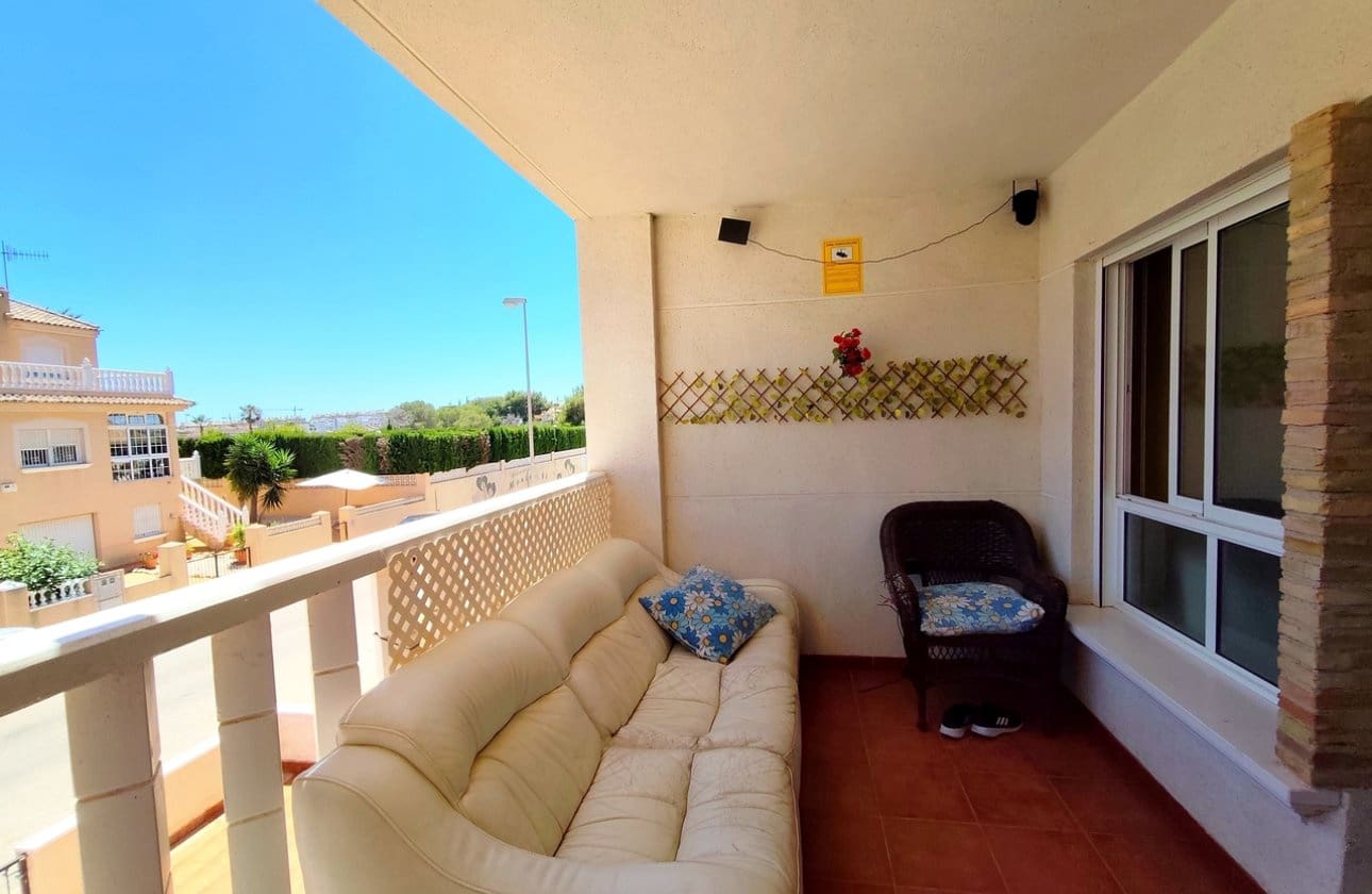 2 soveværelse Lejlighed til salg i Villamartin med swimmingpool - € 159.000 (Ref: 9948377)