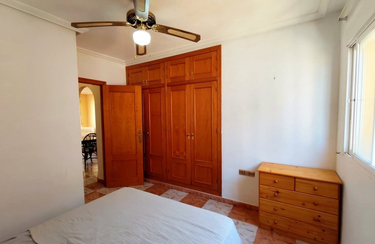 2 soveværelse Lejlighed til salg i Villamartin med swimmingpool - € 159.000 (Ref: 9948377)