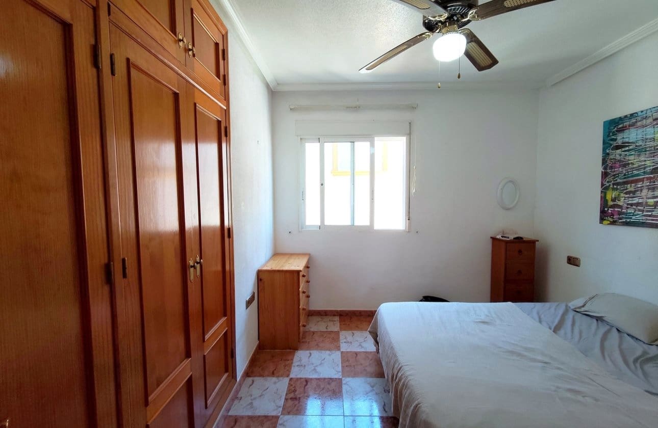 2 soveværelse Lejlighed til salg i Villamartin med swimmingpool - € 159.000 (Ref: 9948377)